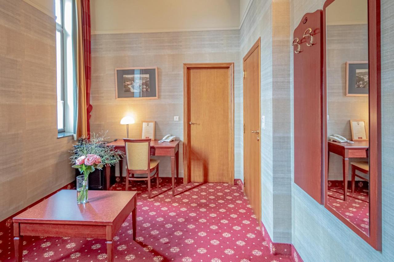 Hotel Des Comtes Дюрбюи Экстерьер фото